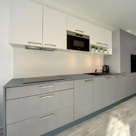 Invest Szklarska 800 B6 *